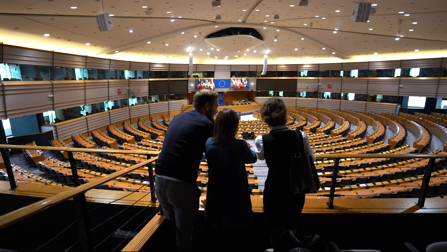 Teilnehmer aus Slowenien auf der Besuchertribüne im Plenarsaal des Europäischen Parlaments // Foto: OGV/Bossuroy